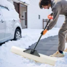 us_WLKSL4550INCO65FJ001V0_original_img-v1_snow-pusher-shovel-m100-1.12.webp